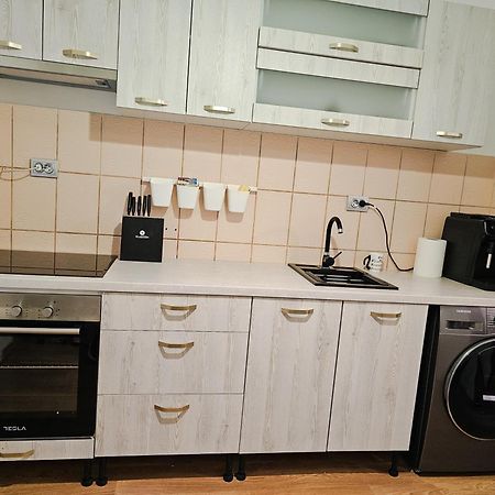 Mony Apartaments Роман Екстериор снимка