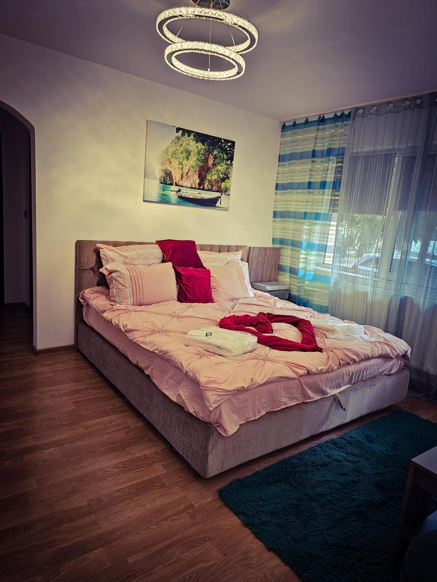 Mony Apartaments Роман Екстериор снимка