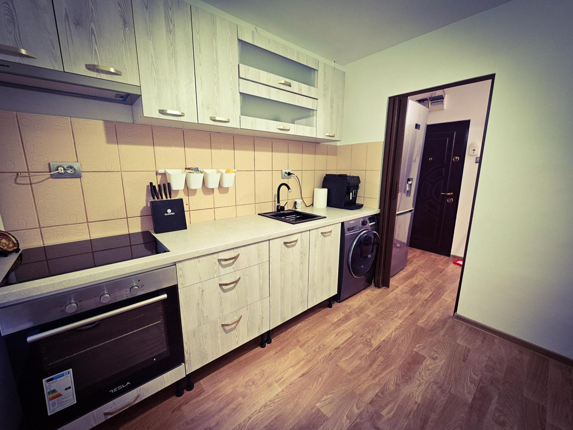 Mony Apartaments Роман Екстериор снимка