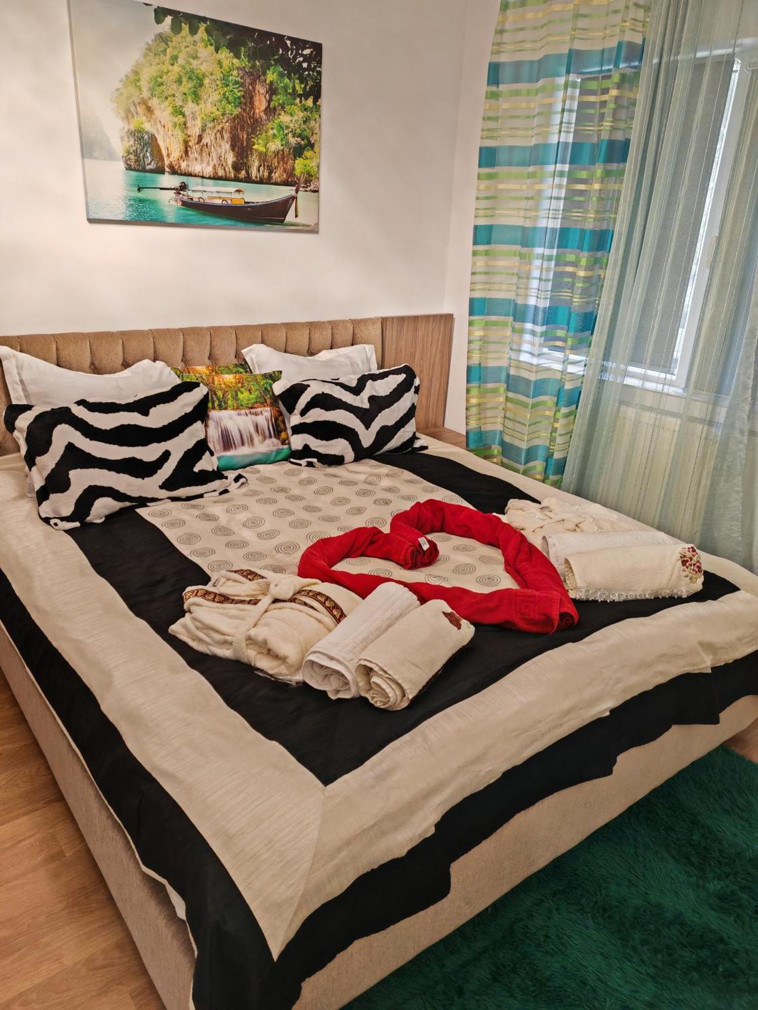 Mony Apartaments Роман Екстериор снимка